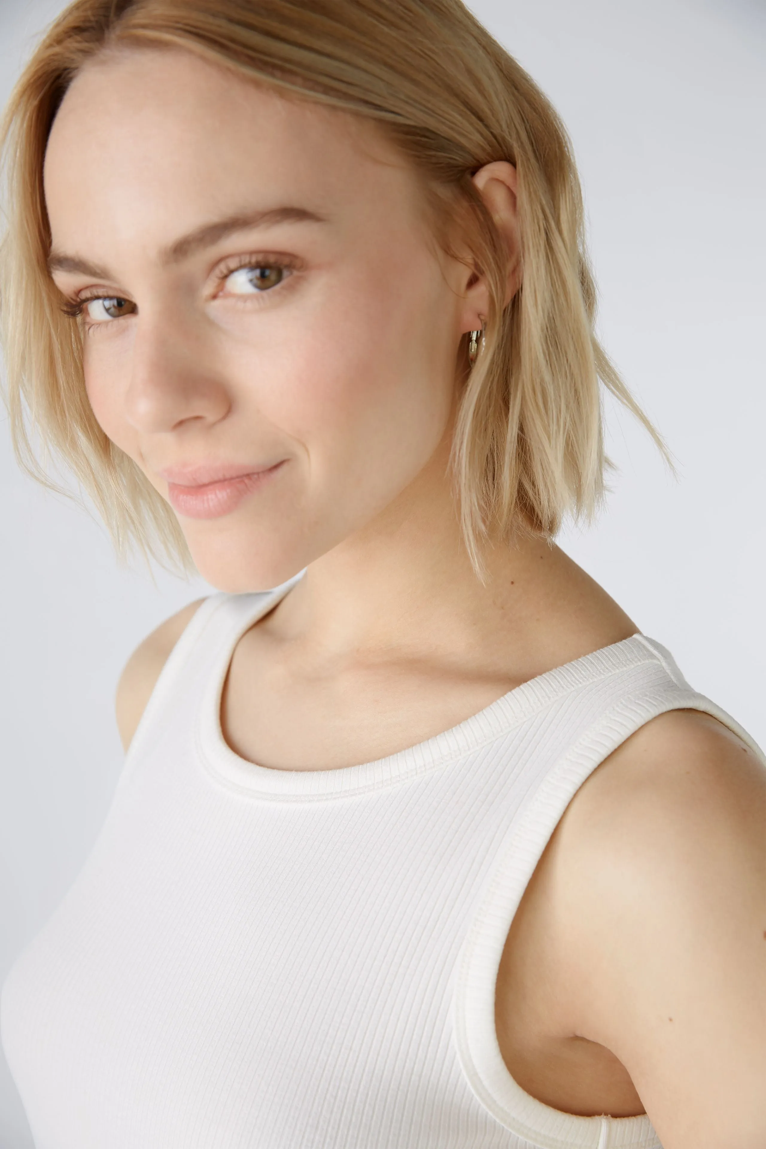 OUI CREAM VEST TOP 88608 125